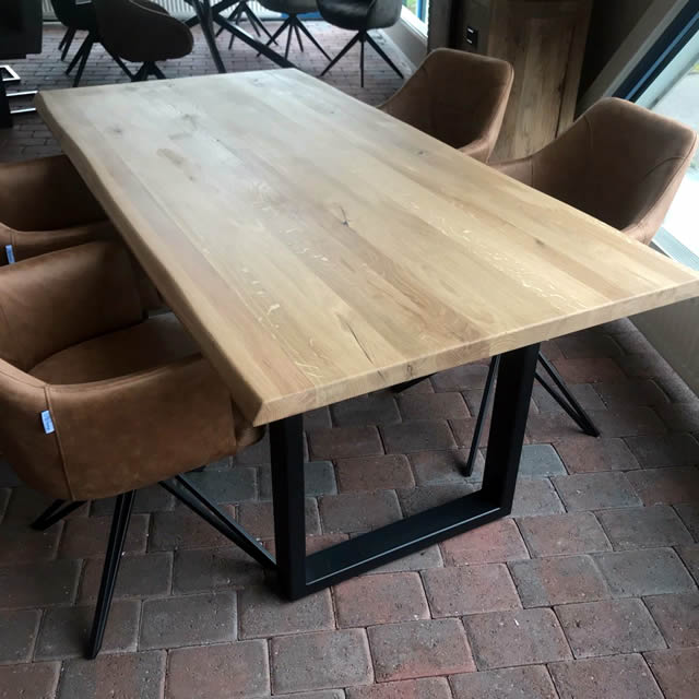 Baumkantentisch Esstisch mit Baumkante Wildeiche