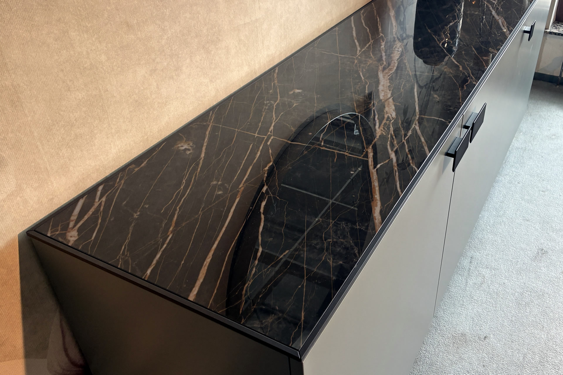 Sideboard Basilea Lack matt mit Marmoroptik-Platte